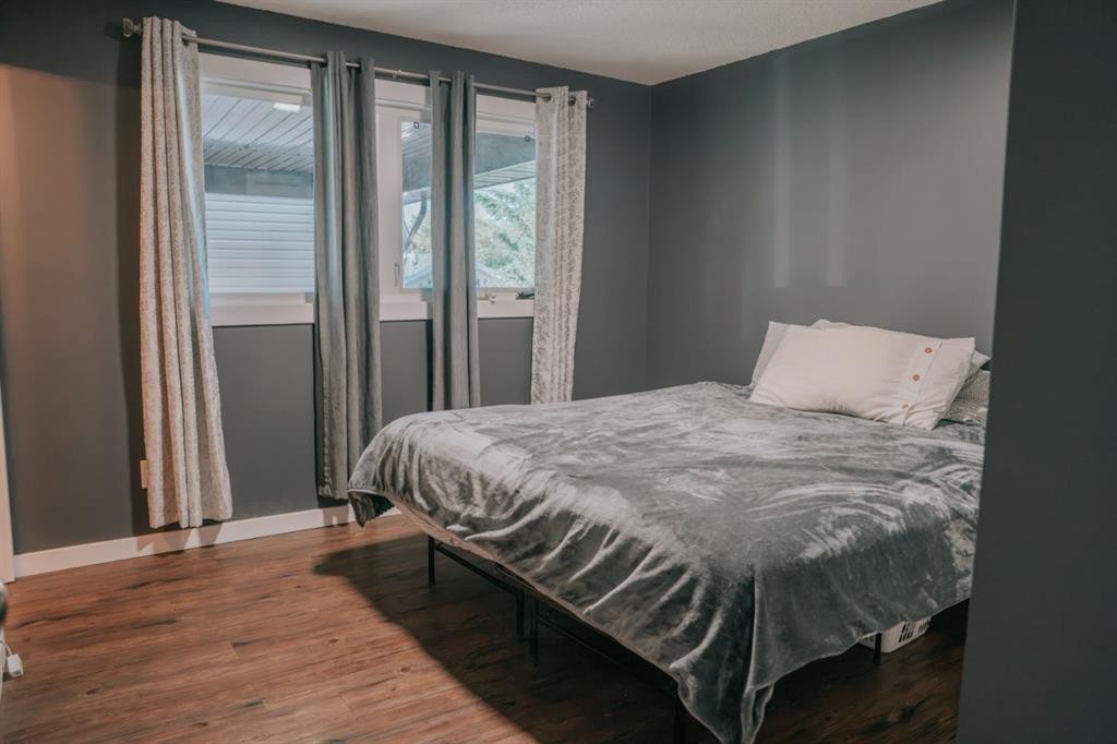 1026 18 Avenue, Wainwright, AB - Indoor Photo Showing Bedroom