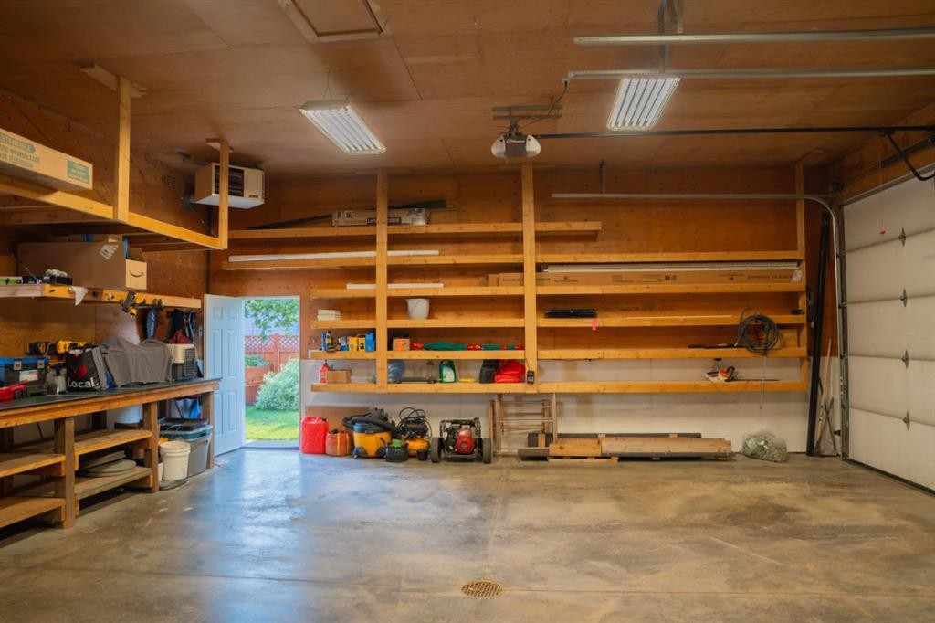 1026 18 Avenue, Wainwright, AB - Indoor Photo Showing Garage