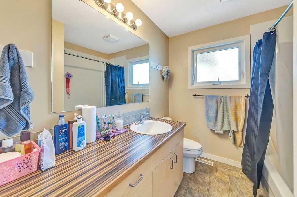 5013 47 Street, Lloydminster, AB - Indoor Photo Showing Bathroom