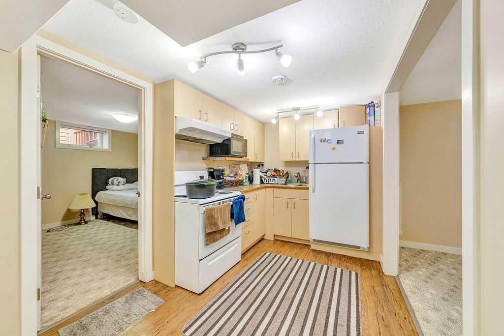 5013 47 Street, Lloydminster, AB - Indoor Photo Showing Kitchen