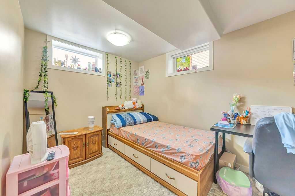 5013 47 Street, Lloydminster, AB - Indoor Photo Showing Bedroom