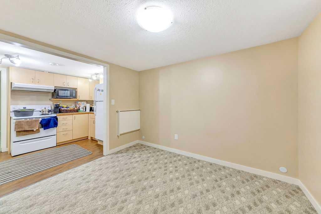 5013 47 Street, Lloydminster, AB - Indoor