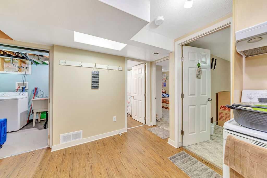 5013 47 Street, Lloydminster, AB - Indoor
