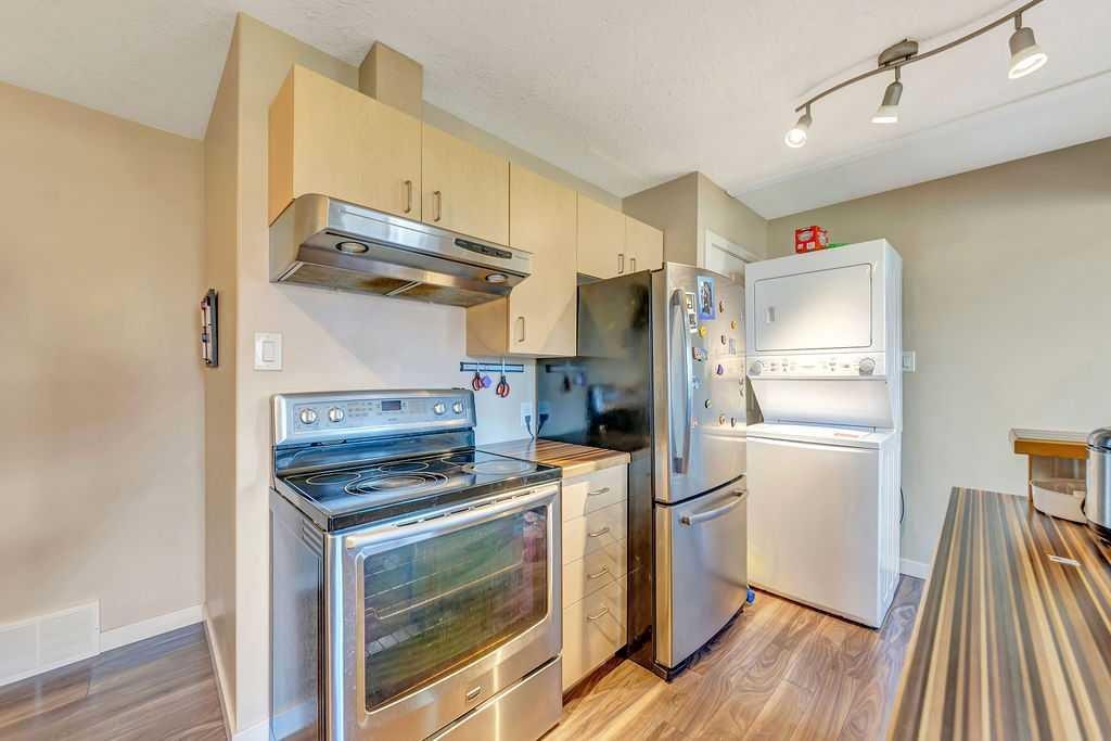 5013 47 Street, Lloydminster, AB - Indoor Photo Showing Kitchen