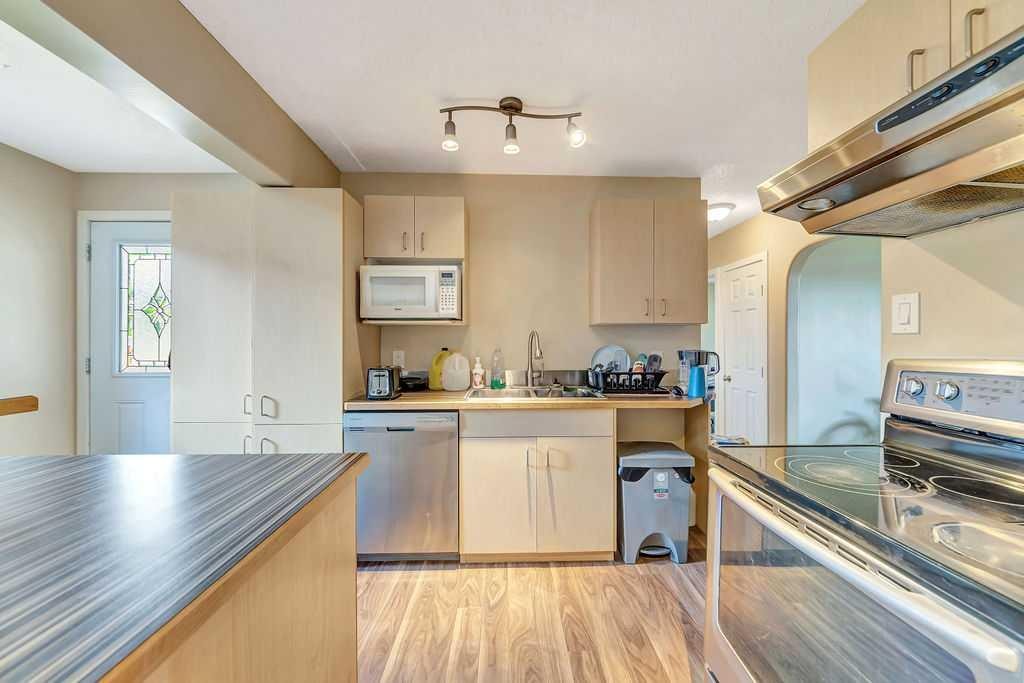 5013 47 Street, Lloydminster, AB - Indoor Photo Showing Kitchen
