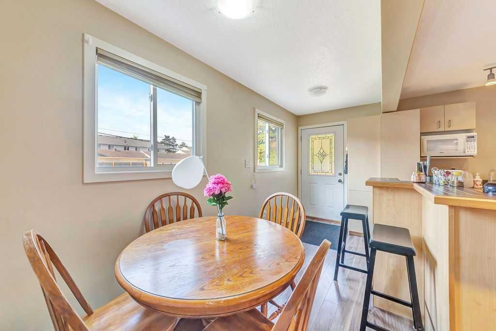 5013 47 Street, Lloydminster, AB - Indoor Photo Showing Dining Room