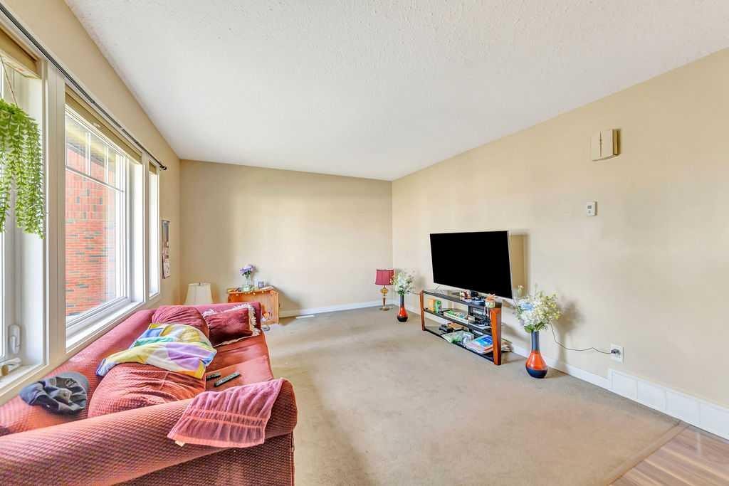5013 47 Street, Lloydminster, AB - Indoor