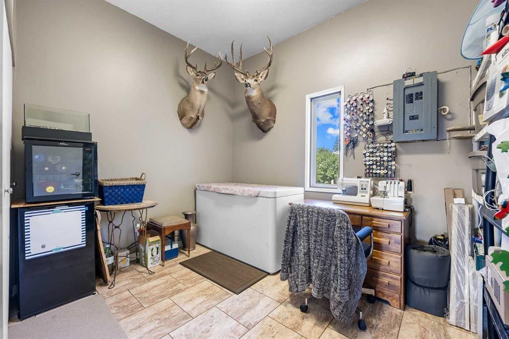 5100 3 Avenue, Chauvin, AB - Indoor