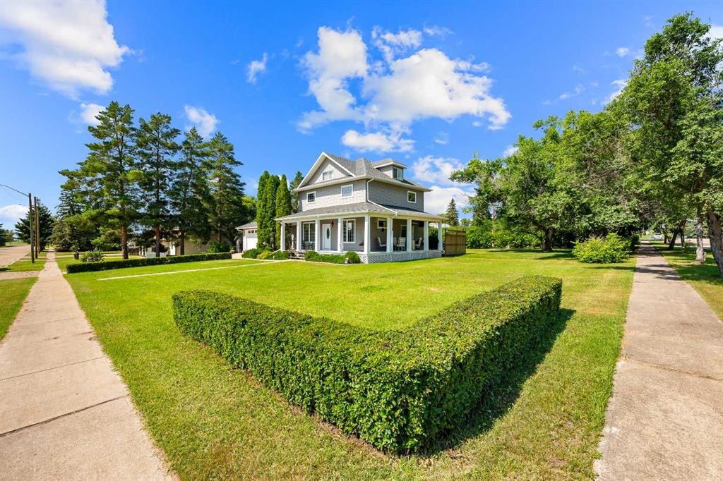 5100 3 Avenue, Chauvin, AB - Outdoor With Deck Patio Veranda