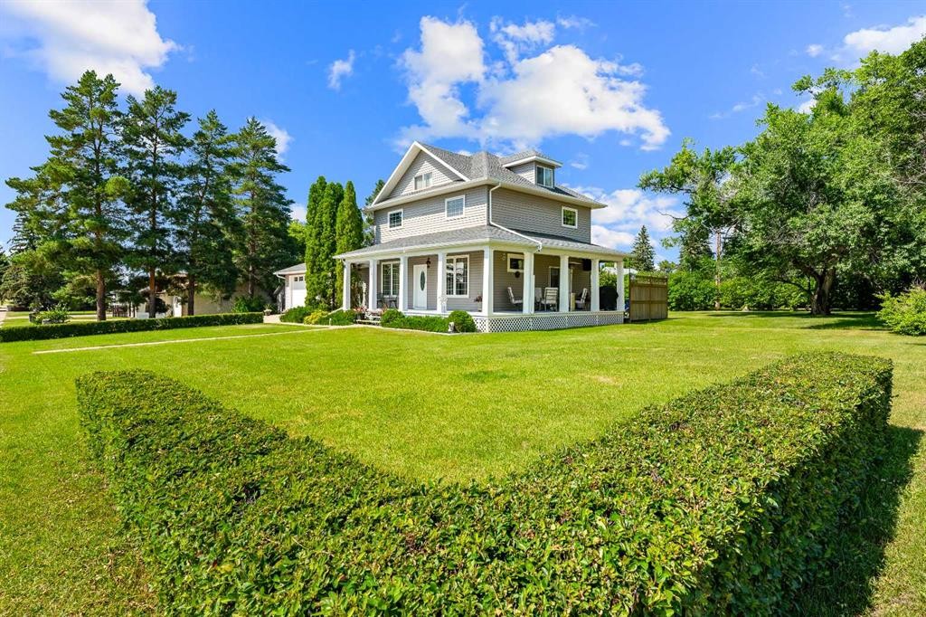 5100 3 Avenue, Chauvin, AB - Outdoor With Deck Patio Veranda