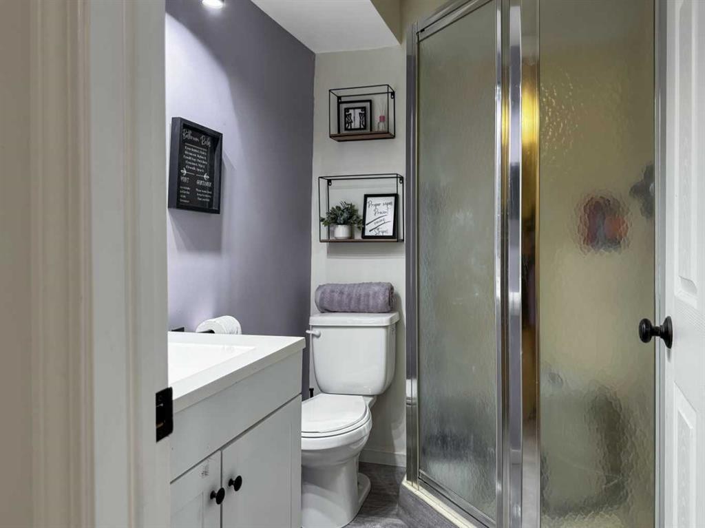 5514 48, Lloydminster, AB - Indoor Photo Showing Bathroom