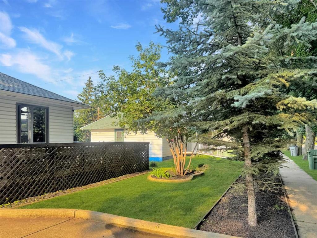 5514 48, Lloydminster, AB - Outdoor