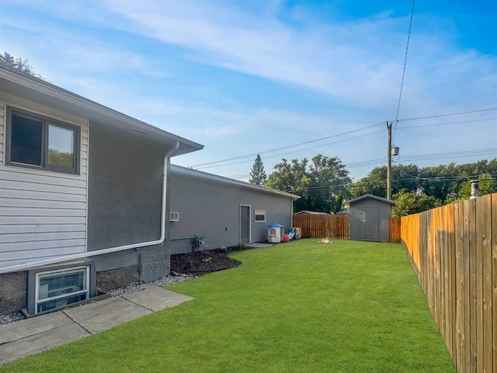5514 48, Lloydminster, AB - Outdoor