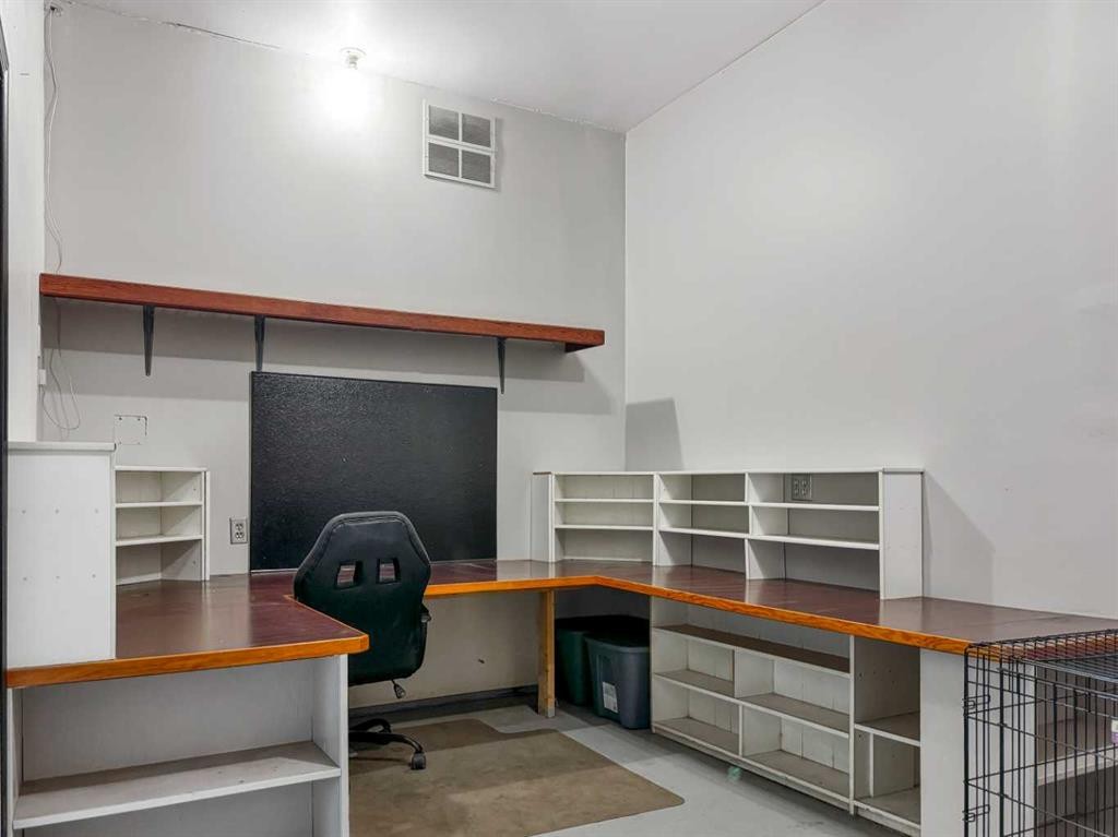 5514 48, Lloydminster, AB - Indoor Photo Showing Office