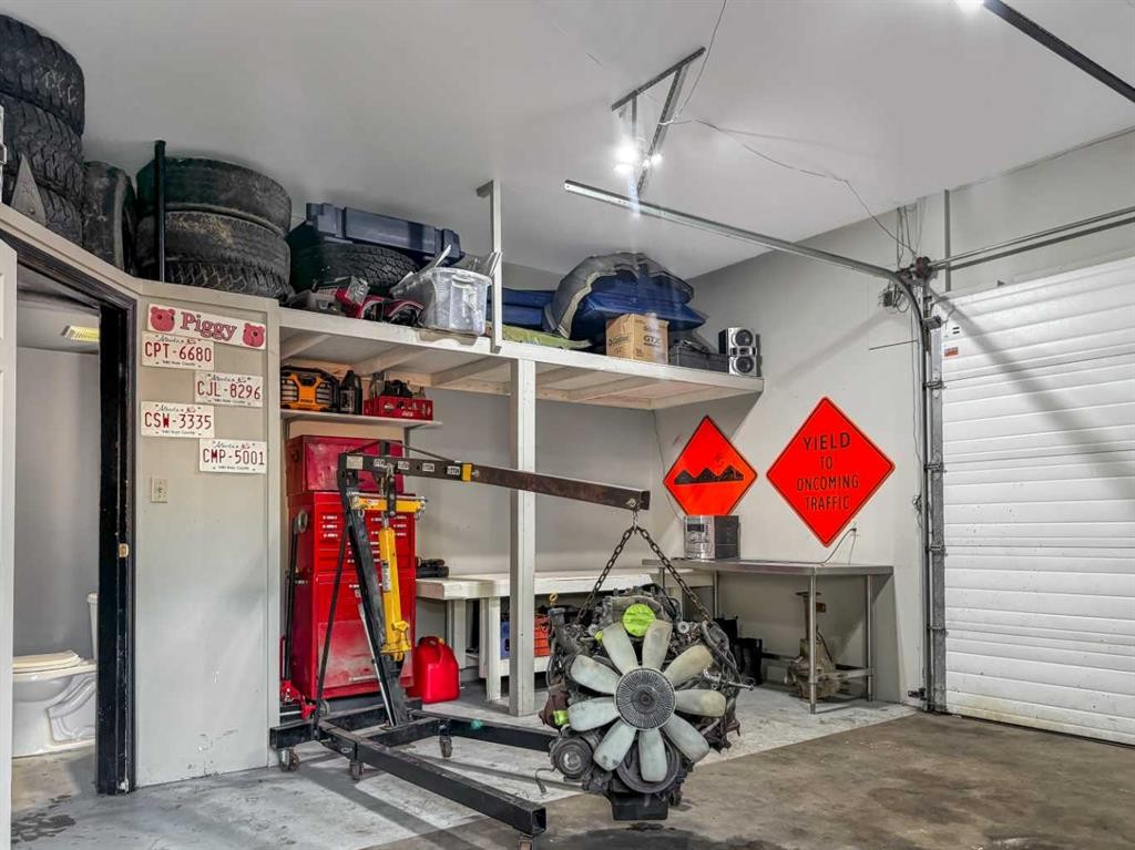 5514 48, Lloydminster, AB - Indoor Photo Showing Garage
