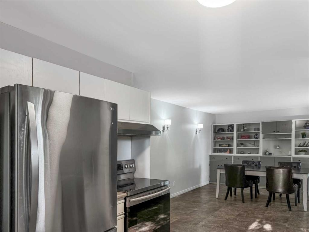5514 48, Lloydminster, AB - Indoor Photo Showing Kitchen