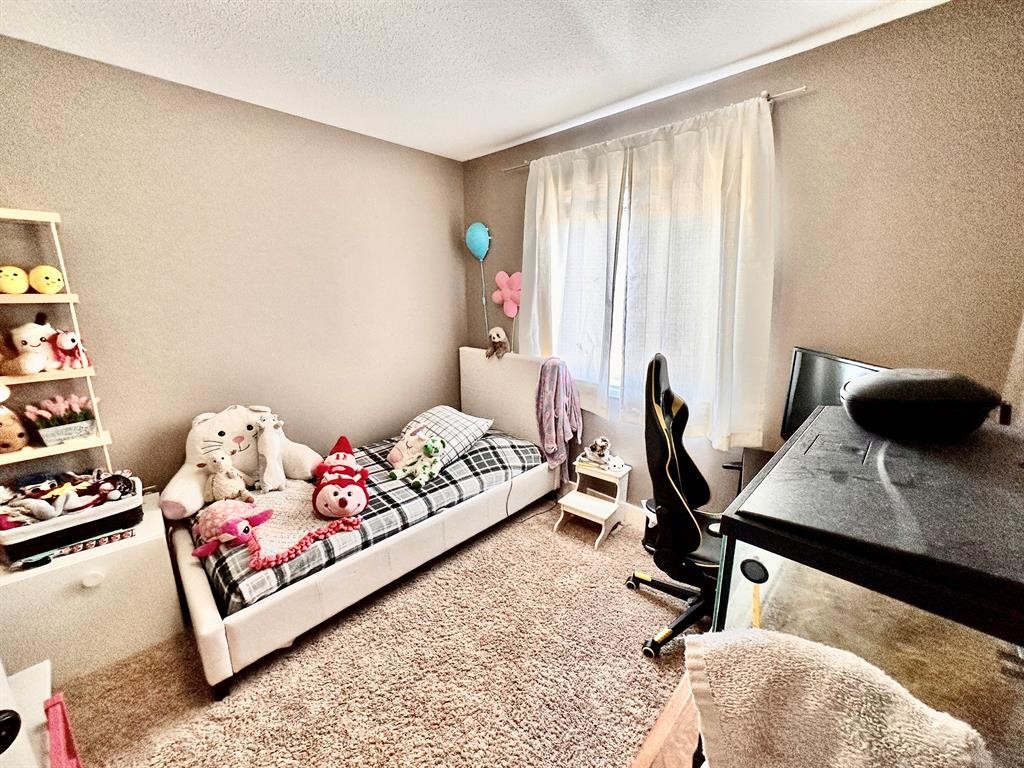 2826 12 Avenue, Wainwright, AB - Indoor Photo Showing Bedroom