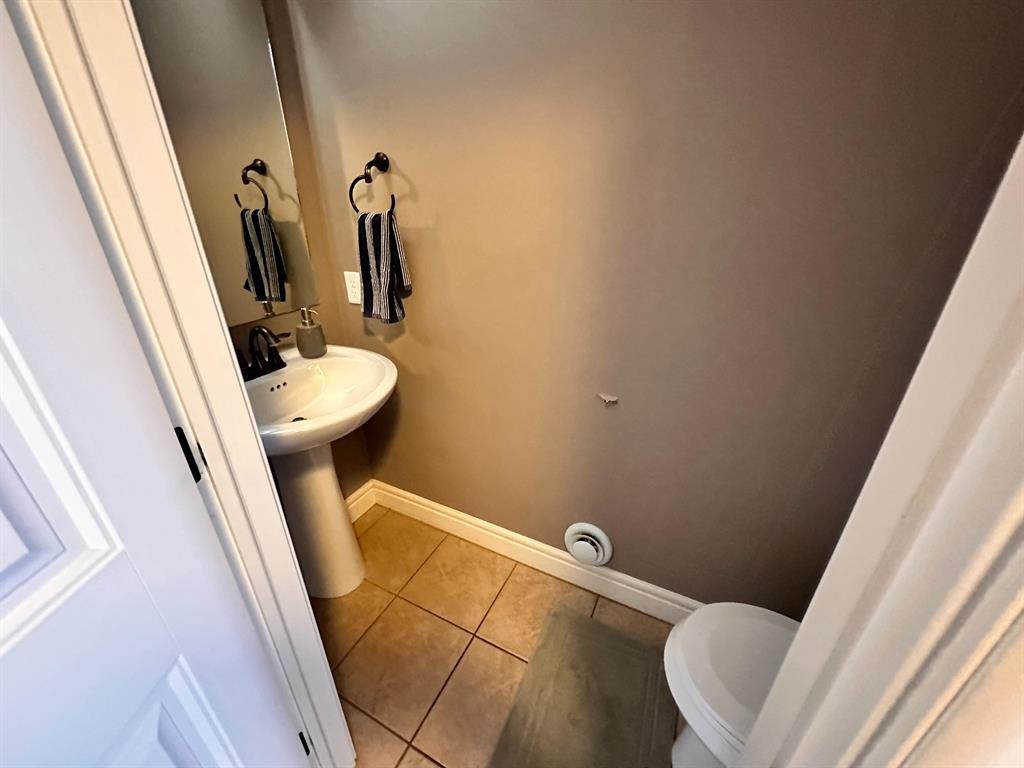 2826 12 Avenue, Wainwright, AB - Indoor Photo Showing Bathroom