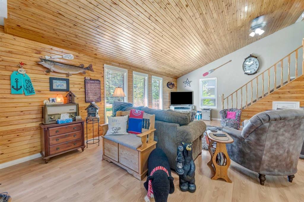 525 + 521 Graeme Road, Turtle Lake, SK - Indoor Photo Showing Living Room