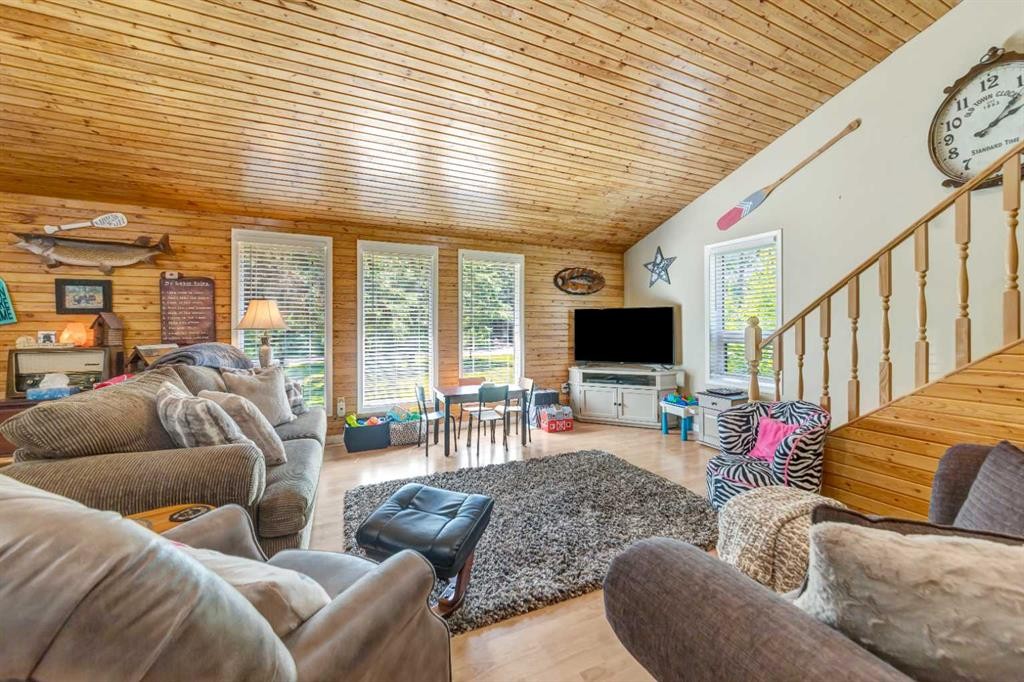 525 + 521 Graeme Road, Turtle Lake, SK - Indoor Photo Showing Living Room
