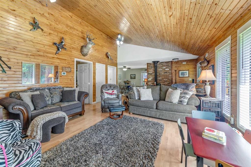 525 + 521 Graeme Road, Turtle Lake, SK - Indoor Photo Showing Living Room