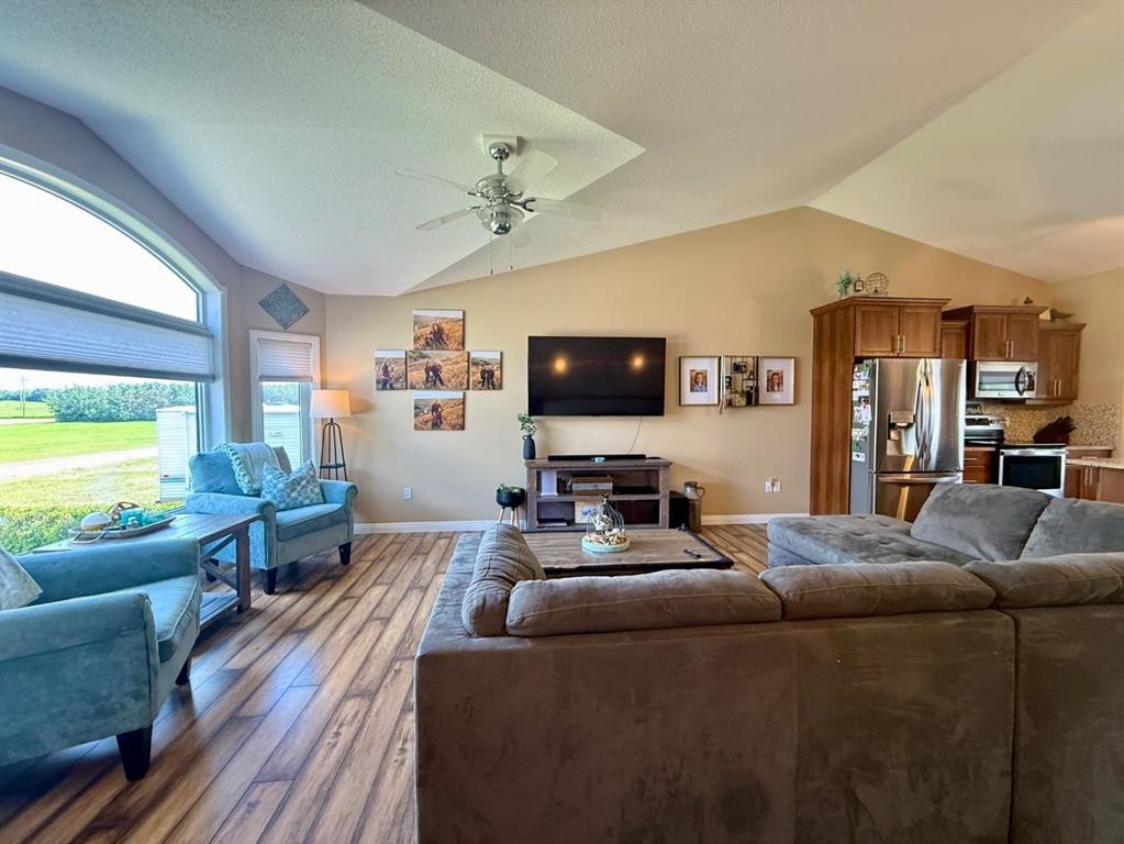 4905 5 Avenue, Chauvin, AB - Indoor Photo Showing Living Room