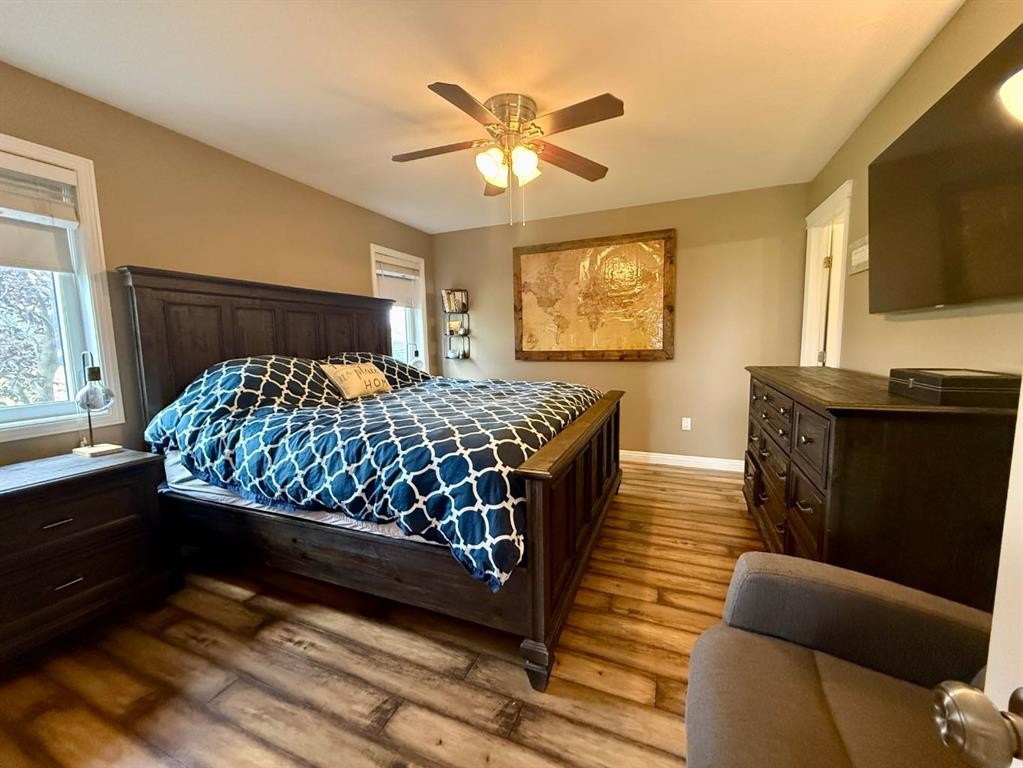 4905 5 Avenue, Chauvin, AB - Indoor Photo Showing Bedroom