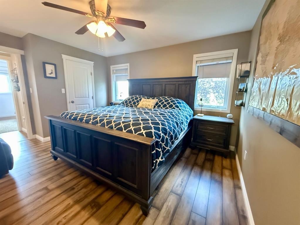 4905 5 Avenue, Chauvin, AB - Indoor Photo Showing Bedroom