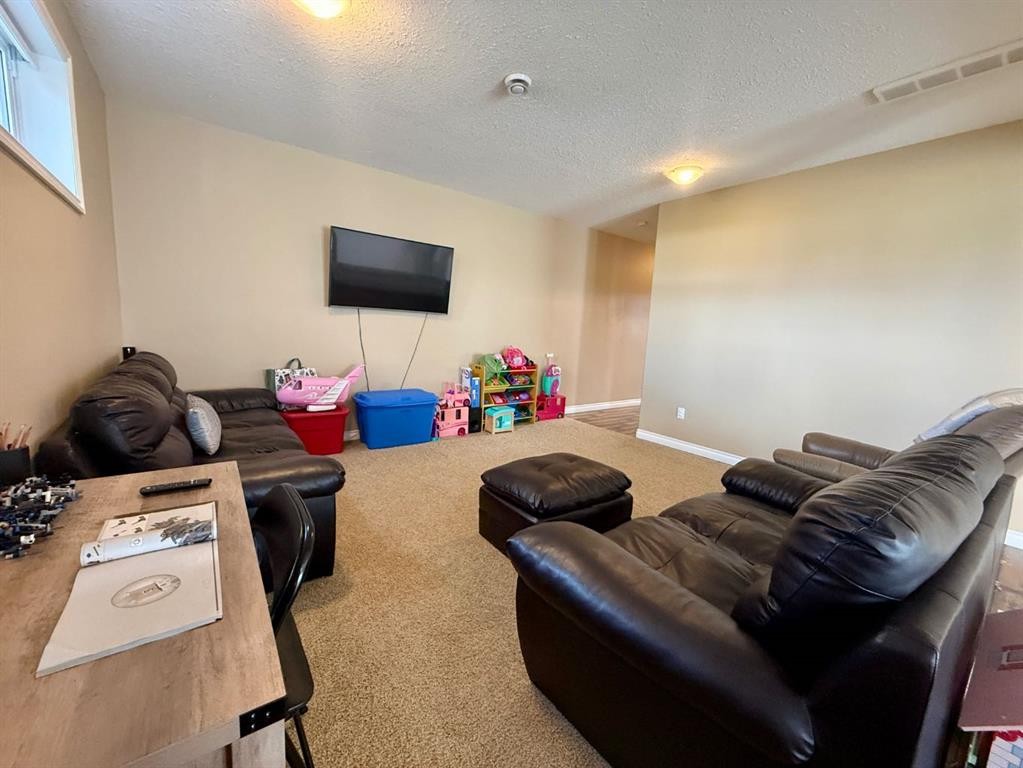 4905 5 Avenue, Chauvin, AB - Indoor