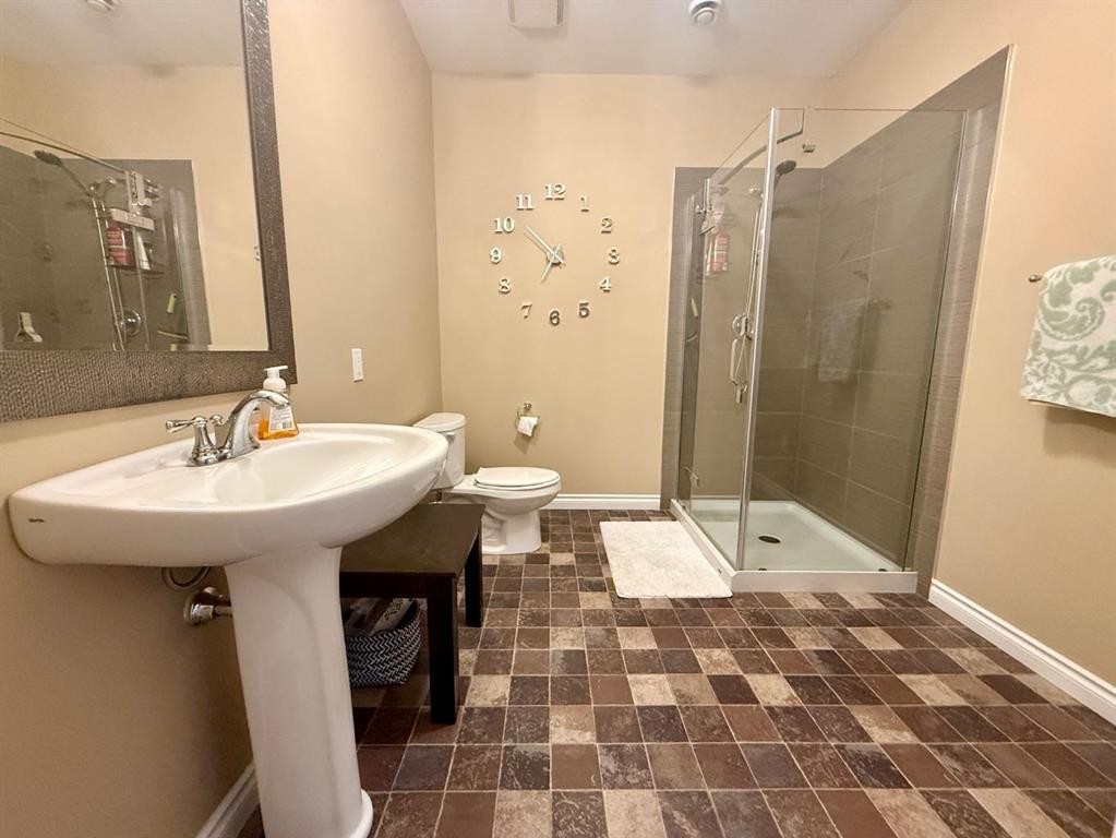 4905 5 Avenue, Chauvin, AB - Indoor Photo Showing Bathroom