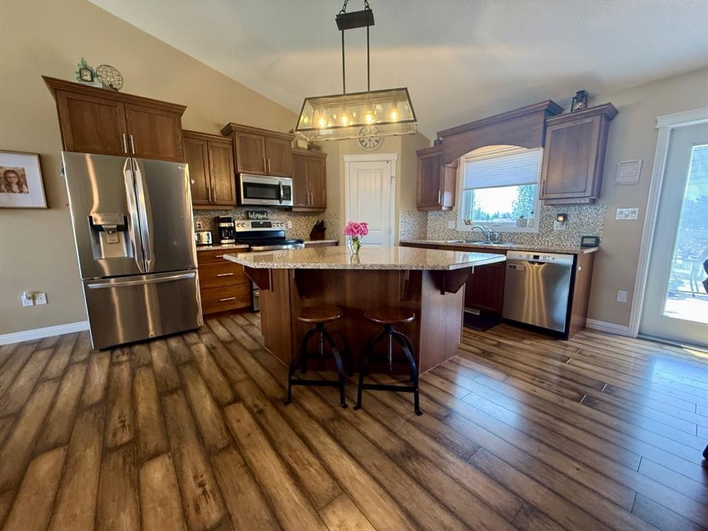 4905 5 Avenue, Chauvin, AB - Indoor Photo Showing Kitchen With Upgraded Kitchen