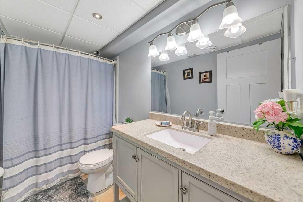 4206 40Th Street Close, Lloydminster, SK - Indoor Photo Showing Bathroom