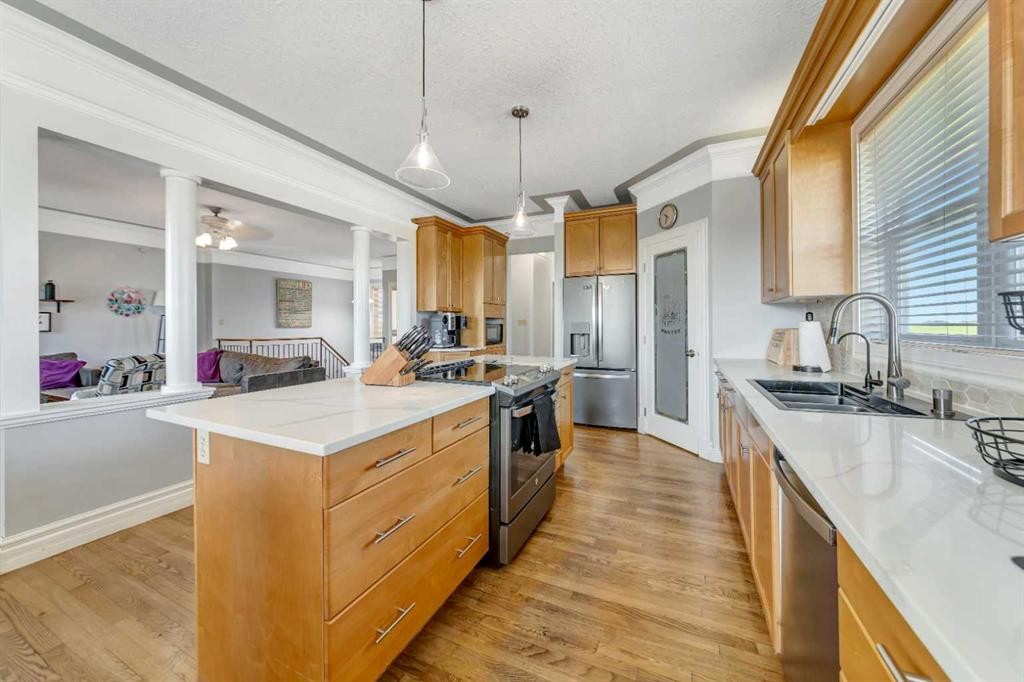 407 1 Avenue Nw, Waseca, SK - Indoor Photo Showing Kitchen With Double Sink With Upgraded Kitchen