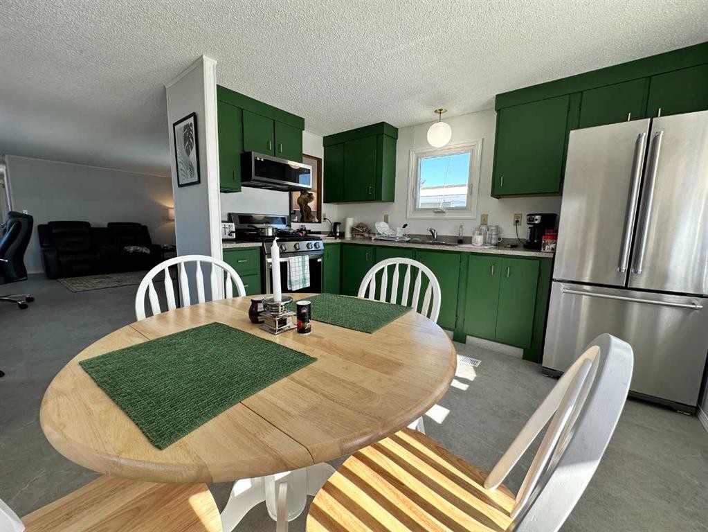 1950 5 Avenue, Wainwright, AB - Indoor Photo Showing Dining Room