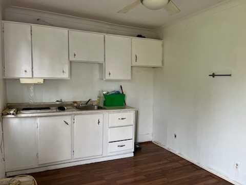5108 54A Street, Lloydminster, AB - Indoor Photo Showing Kitchen