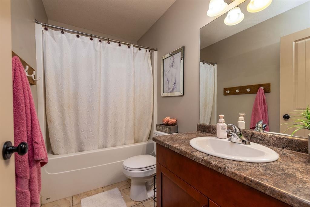 3802 74 Avenue, Lloydminster, AB - Indoor Photo Showing Bathroom