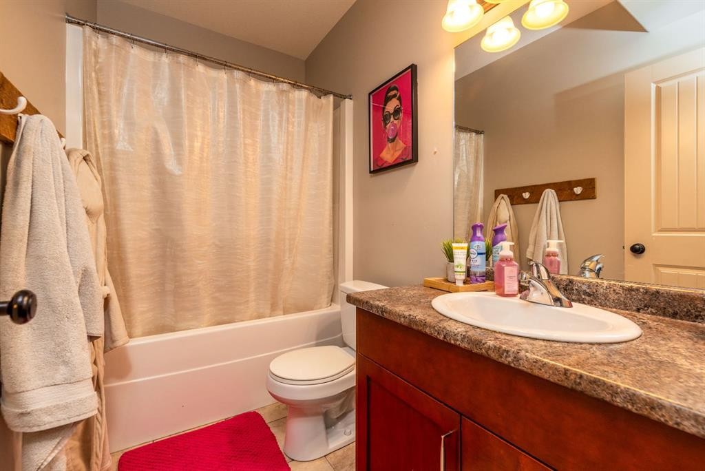 3802 74 Avenue, Lloydminster, AB - Indoor Photo Showing Bathroom