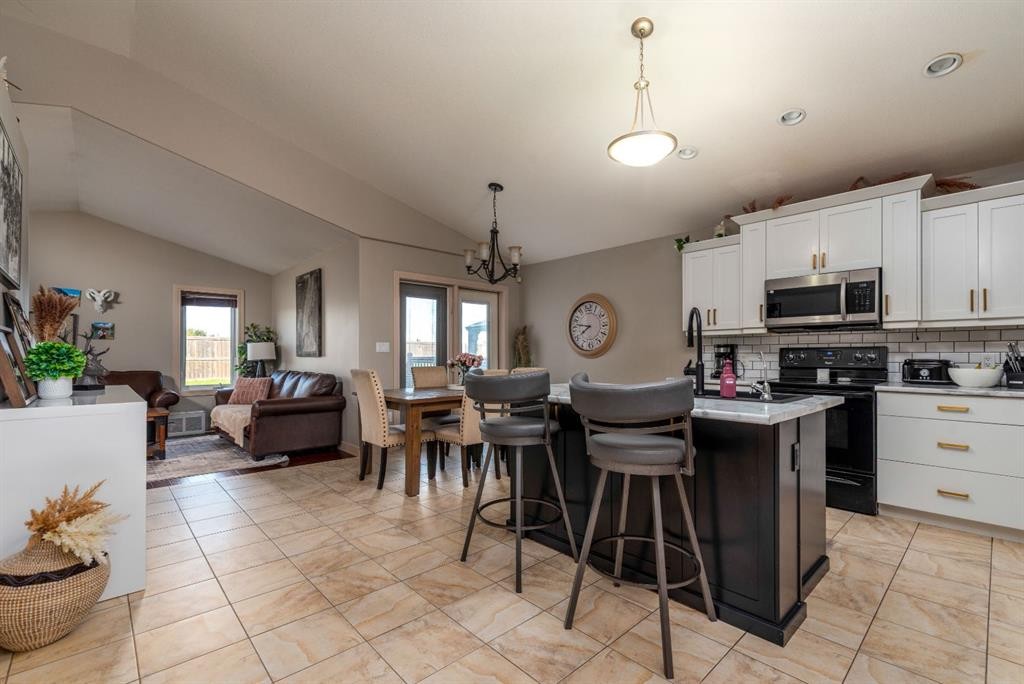 3802 74 Avenue, Lloydminster, AB - Indoor Photo Showing Kitchen