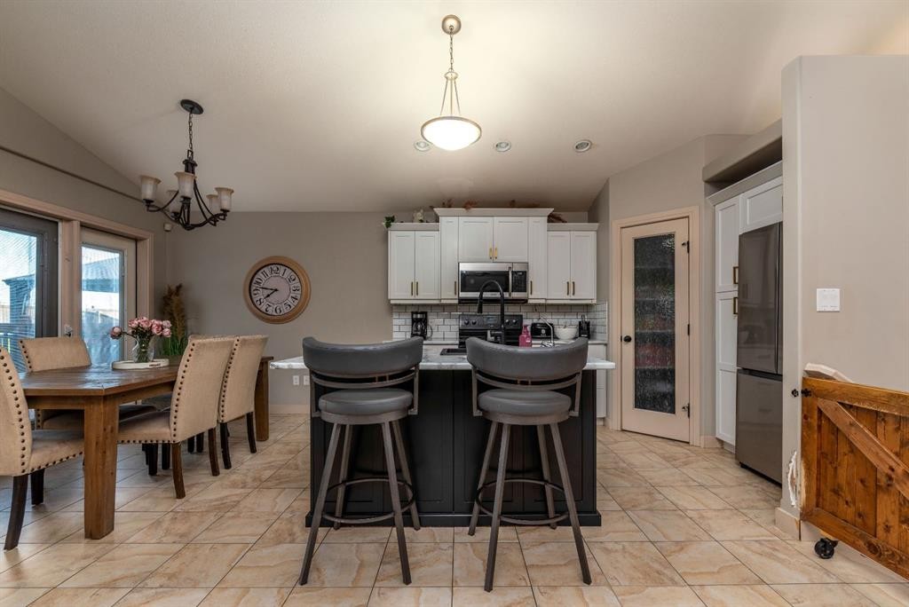 3802 74 Avenue, Lloydminster, AB - Indoor Photo Showing Dining Room