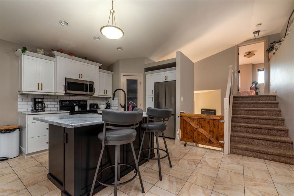 3802 74 Avenue, Lloydminster, AB - Indoor Photo Showing Kitchen