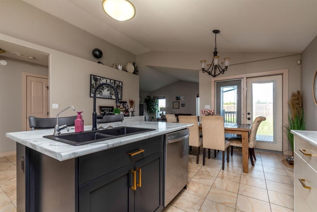 3802 74 Avenue, Lloydminster, AB - Indoor