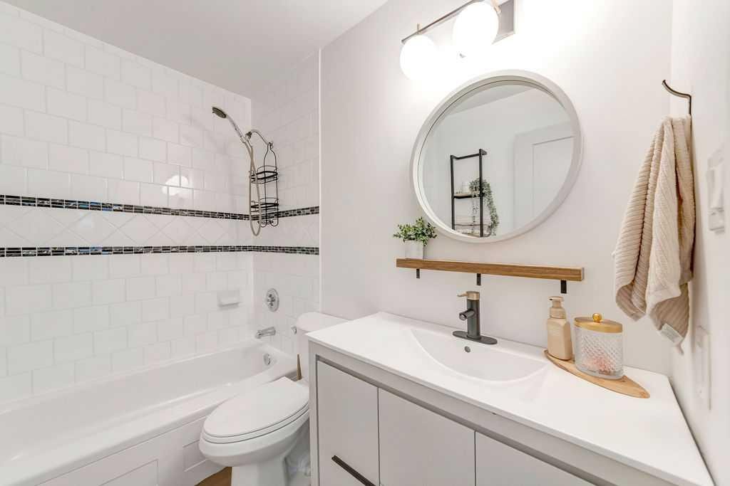 5410 46Th Street, Lloydminster, AB - Indoor Photo Showing Bathroom