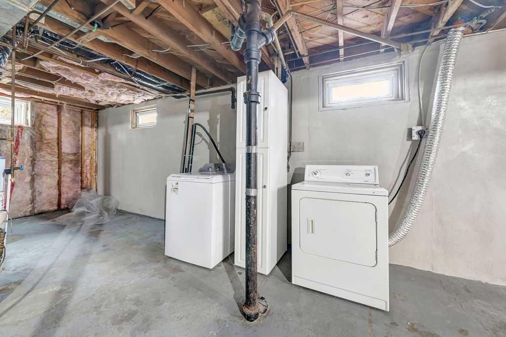 5410 46Th Street, Lloydminster, AB - Indoor Photo Showing Laundry Room