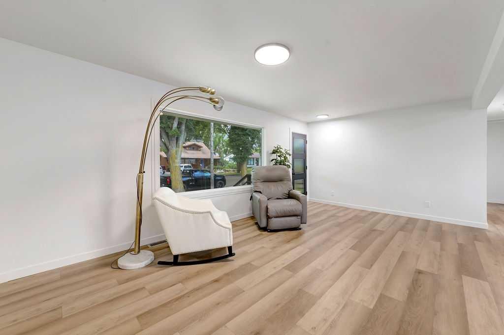 5410 46Th Street, Lloydminster, AB - Indoor
