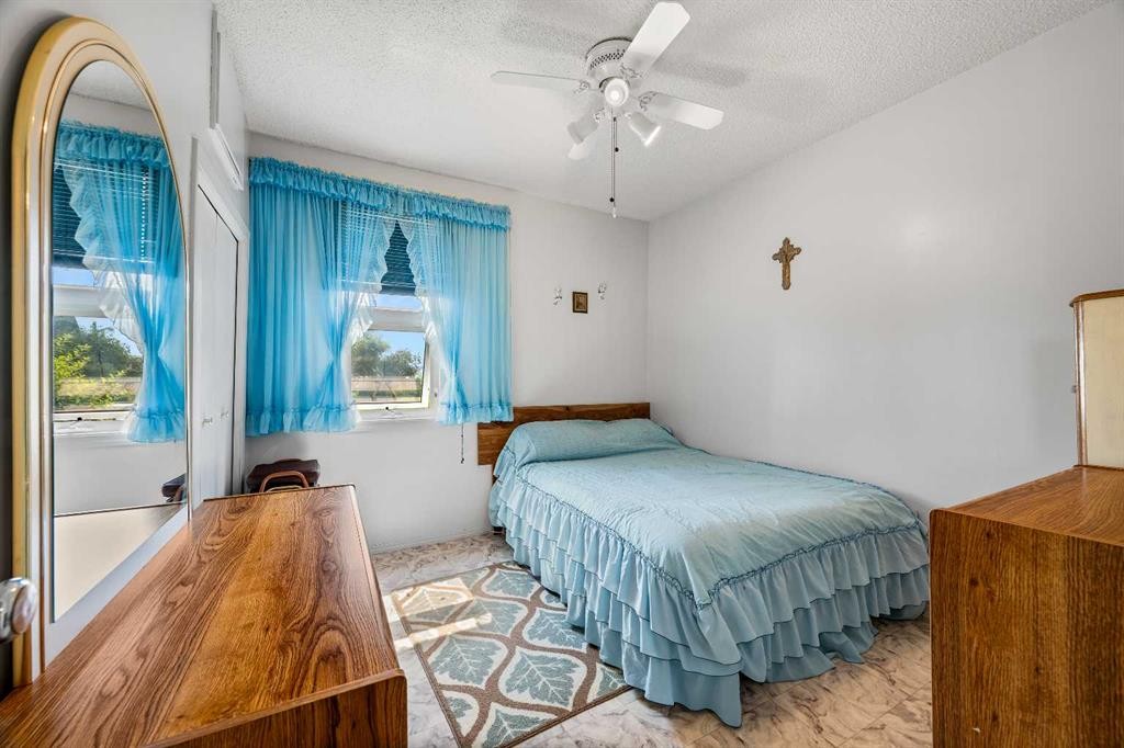 32037 Twp 504, Kitscoty, AB - Indoor Photo Showing Bedroom
