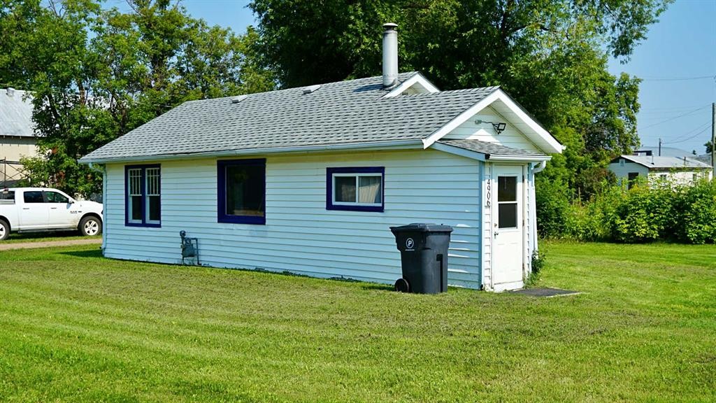 4906 49 Avenue, Dewberry, AB - Outdoor