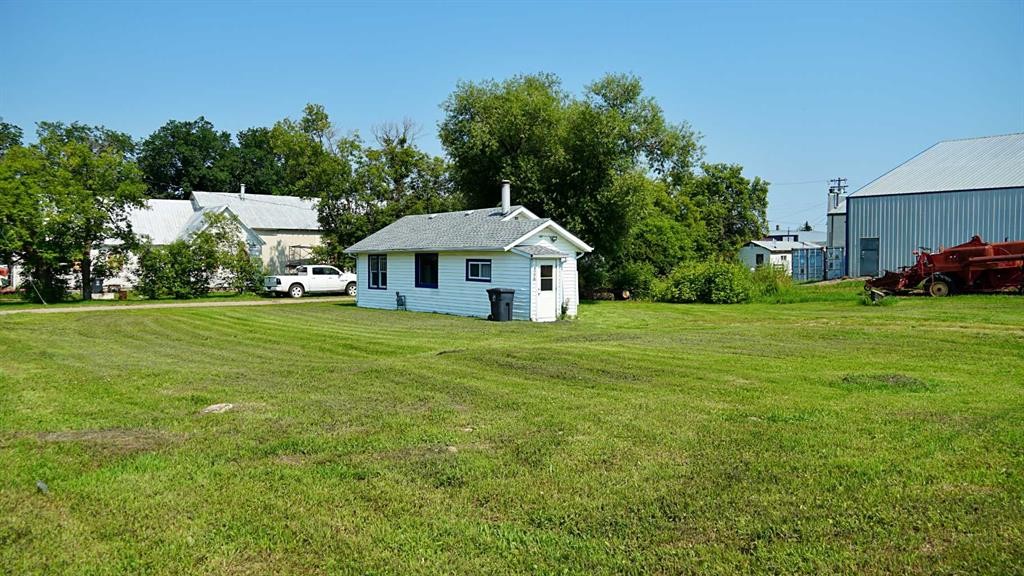 4906 49 Avenue, Dewberry, AB - Outdoor