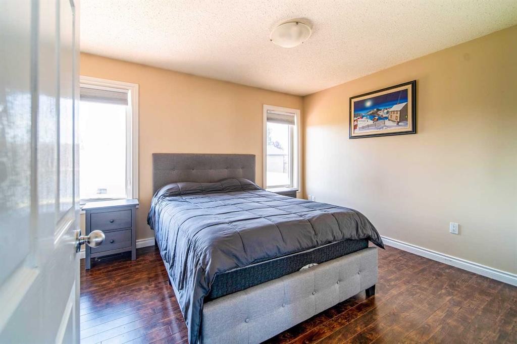 2521 11 Avenue, Wainwright, AB - Indoor Photo Showing Bedroom