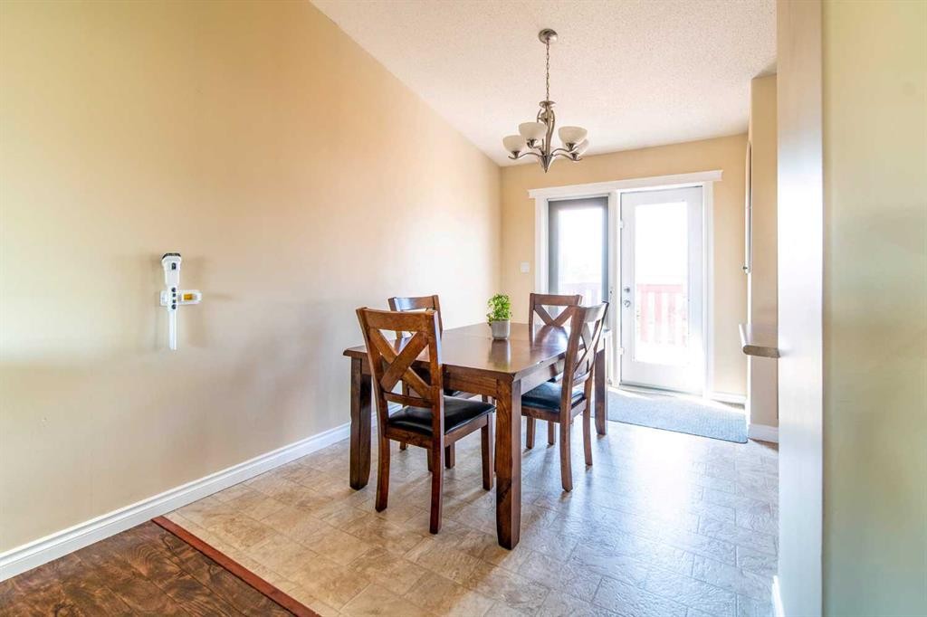 2521 11 Avenue, Wainwright, AB - Indoor Photo Showing Dining Room