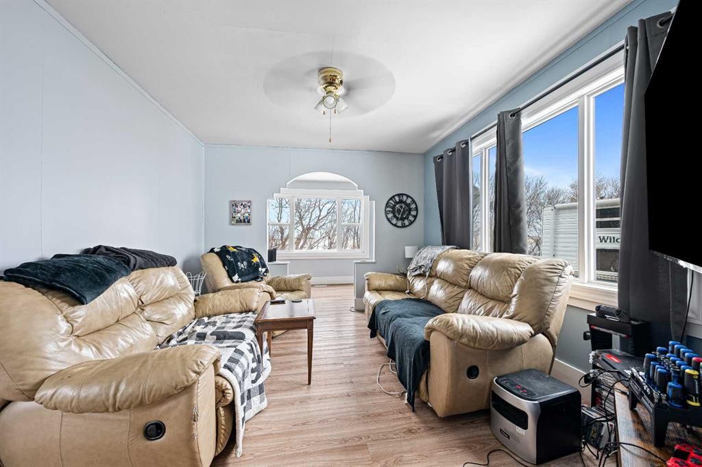 Pt Ne 12-46-21 W3, Rural, SK - Indoor Photo Showing Living Room